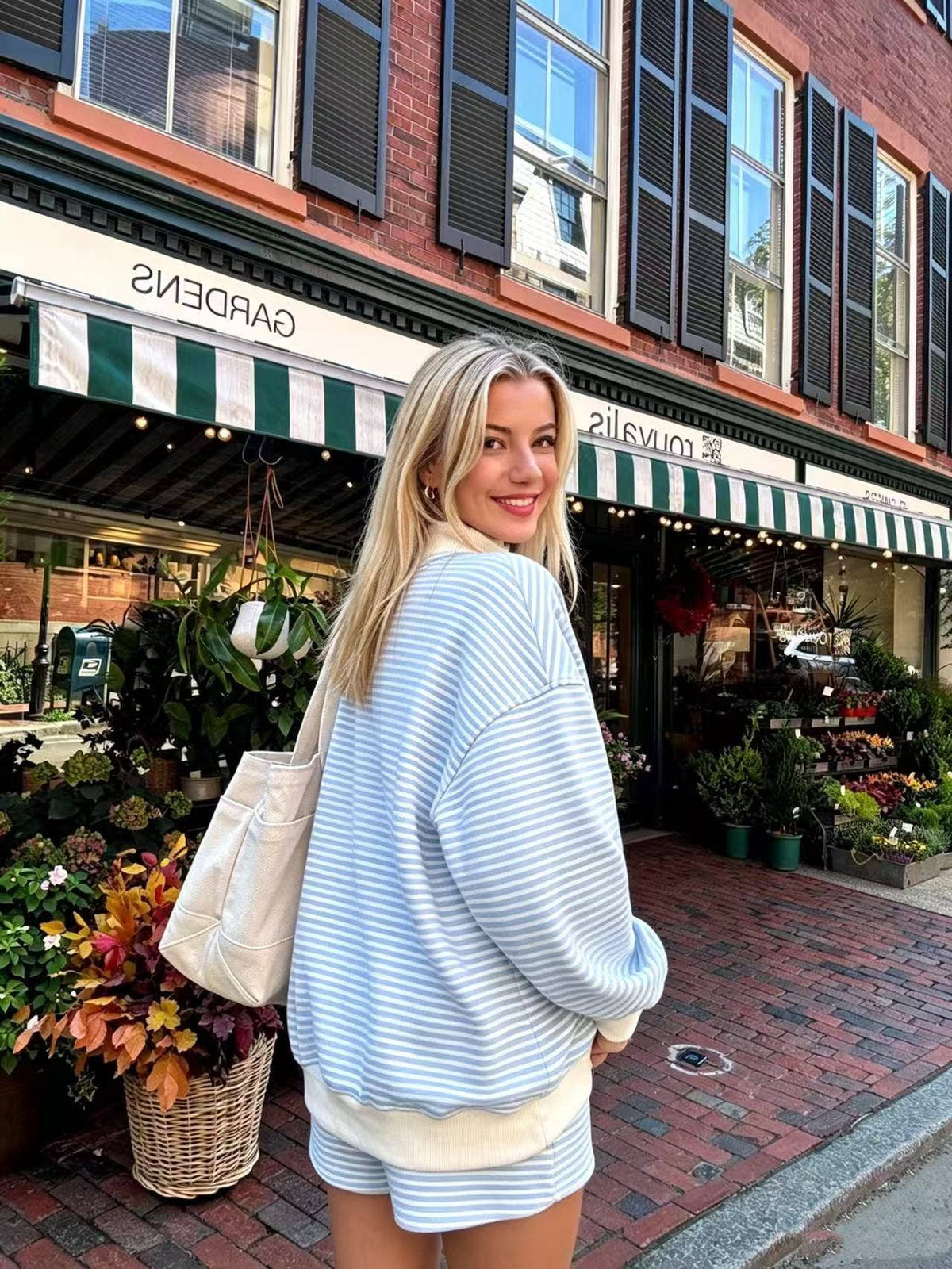 Oversized Striped Contrast Mock Neck Pullover Sweatshirt: Blue / M